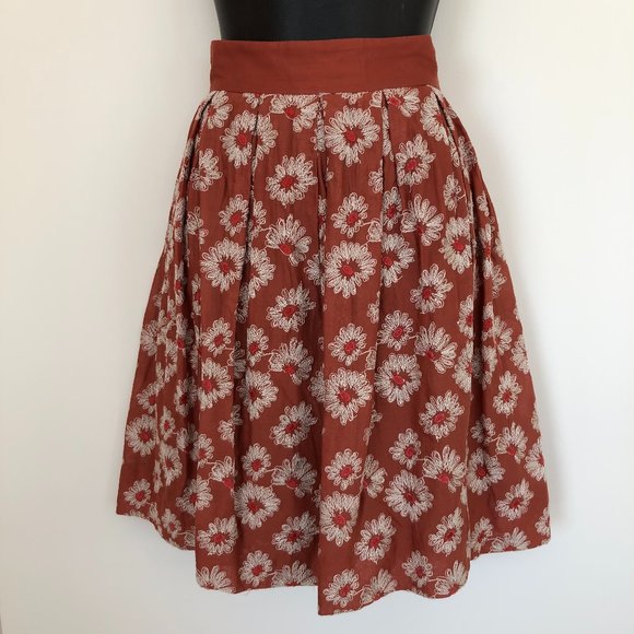 Daisy Embroidered Full Skirt Size 10 - Picture 1 of 5